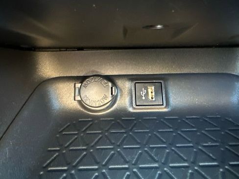Used 2025 Toyota RAV4 XLE AWD/4WD image 44