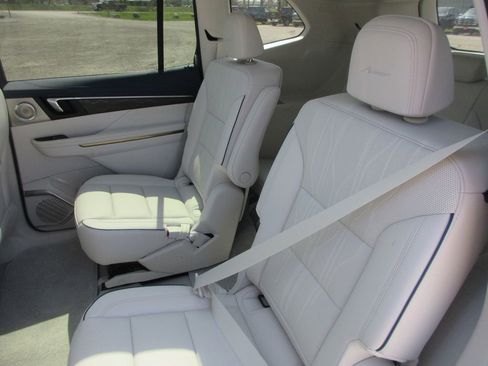 New 2026 Buick Enclave Avenir w/ Super Cruise Package AWD/4WD image 13