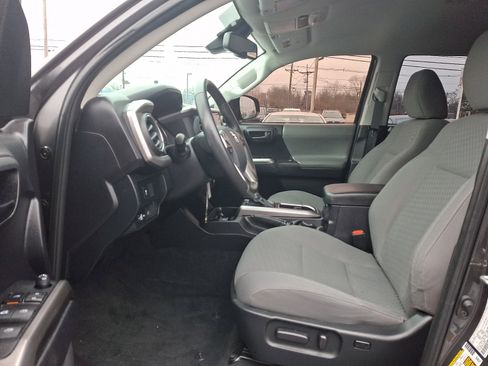 Used 2020 Toyota Tacoma SR5 image 13