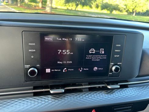 Used 2024 Kia Carnival LX FWD image 27