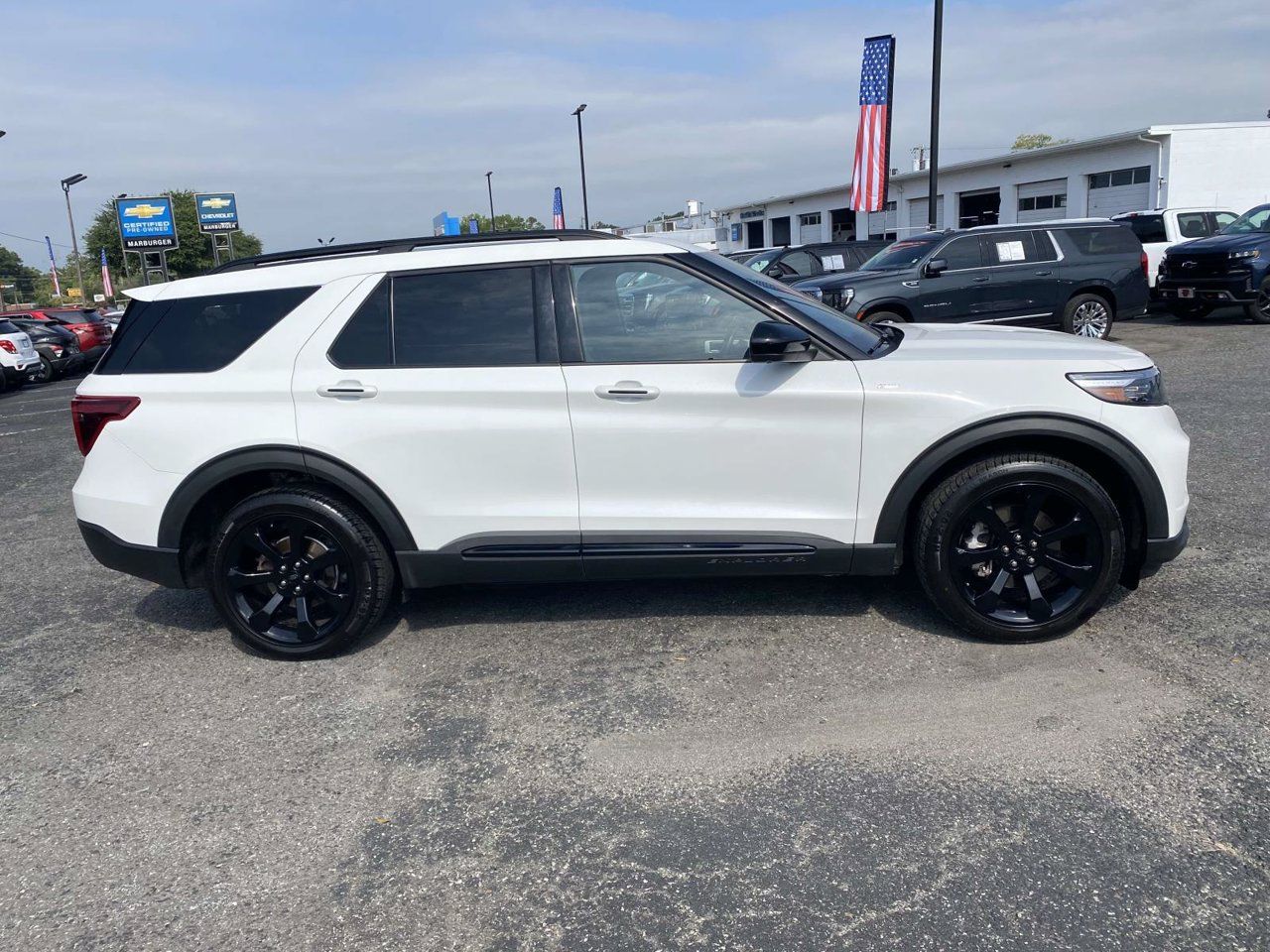 Used 2023 Ford Explorer ST-Line w/ Class IV Trailer Tow Package RWD image 9