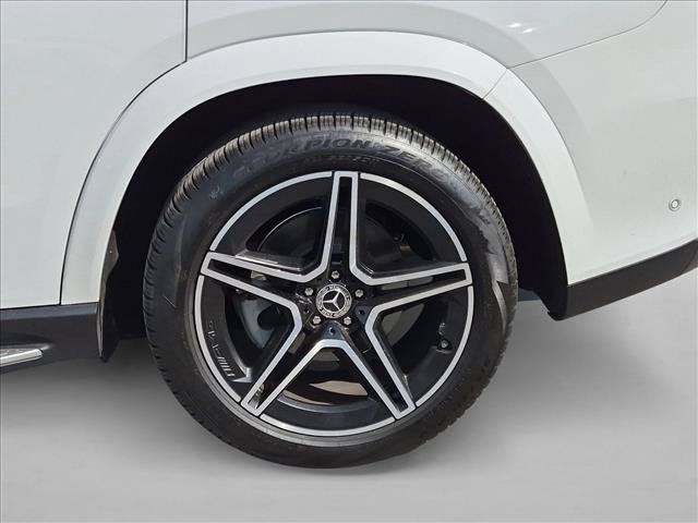 Used 2025 Mercedes-Benz GLS 450 4MATIC image 16