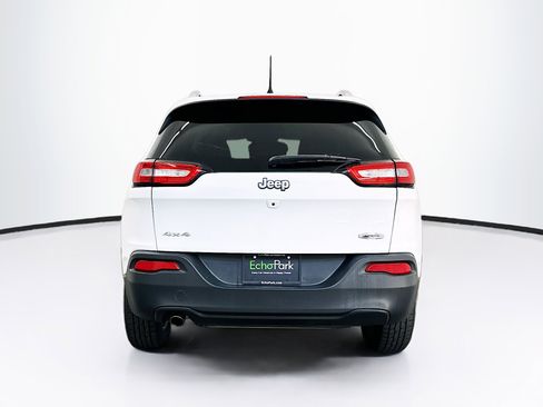 Used 2017 Jeep Cherokee Latitude w/ True North Edition AWD/4WD image 7