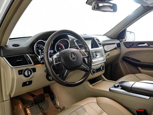 Used 2015 Mercedes-Benz GL 320 BlueTEC 4MATIC image 2