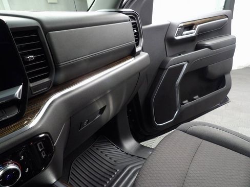 Used 2025 GMC Sierra 1500 Elevation image 11