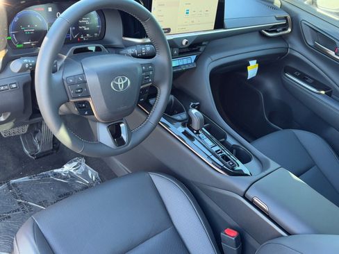 Used 2026 Toyota Crown Signia w/ Advanced Technology Package image 18