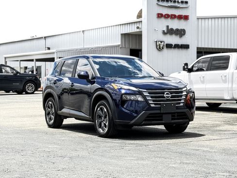 Used 2025 Nissan Rogue SV FWD image 3