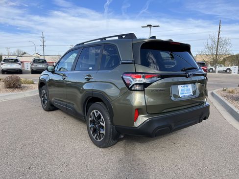 Used 2025 Subaru Forester Premium AWD/4WD image 14