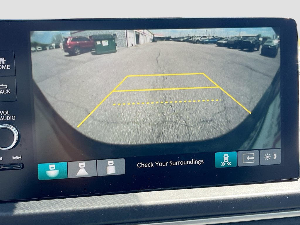 Used 2025 Honda Pilot Touring image 14