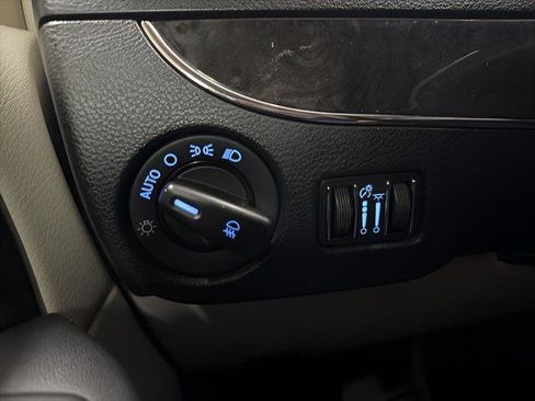 Used 2012 Chrysler Town & Country Touring-L w/ Entertainment Group #2 image 21