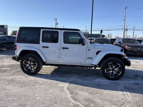 Used 2024 Jeep Wrangler Unlimited w/ Convenience Group AWD/4WD image 7