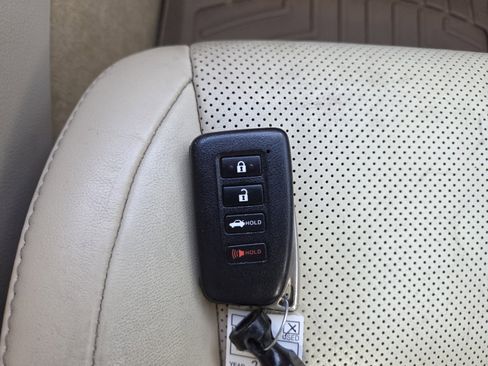 Used 2014 Lexus ES 350 w/ Luxury Package FWD image 34