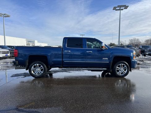 Used 2019 Chevrolet Silverado 2500 High Country w/ Duramax Plus Package image 8