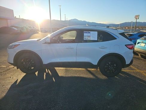 Used 2020 Ford Escape SE image 8