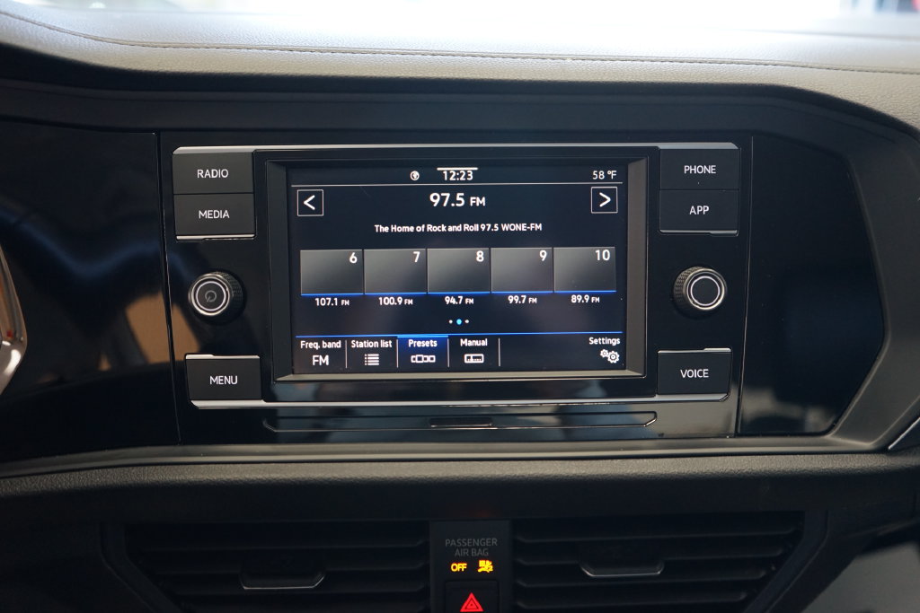 Used 2023 Volkswagen Jetta SE FWD image 32