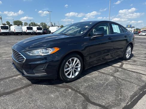 Used 2020 Ford Fusion SE FWD image 4
