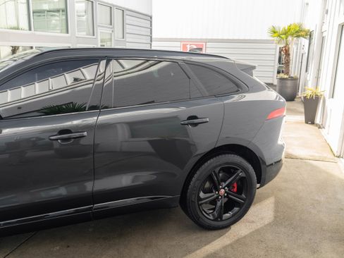 Used 2017 Jaguar F-PACE S image 5