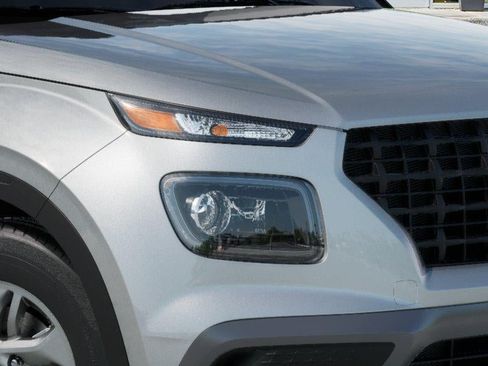 Used 2025 Hyundai Venue SE FWD image 9