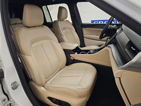 Used 2023 Jeep Grand Cherokee Limited image 32