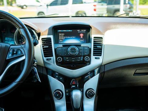 Used 2014 Chevrolet Cruze Diesel w/ Enhanced Safety Package FWD image 7