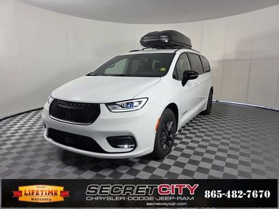 New 2025 Chrysler Pacifica Select w/ Fav Edition Package