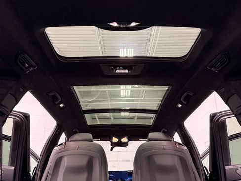 Used 2024 BMW X7 M60i AWD/4WD image 42