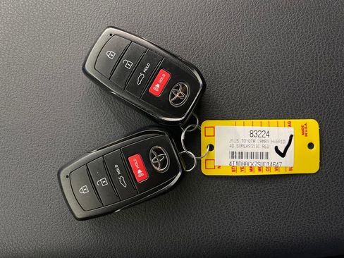 Certified 2025 Toyota Camry SE image 24