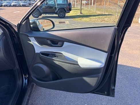 Used 2023 Hyundai Kona SEL image 8