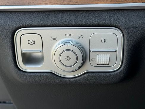 Used 2025 Mercedes-Benz GLS 450 4MATIC image 25