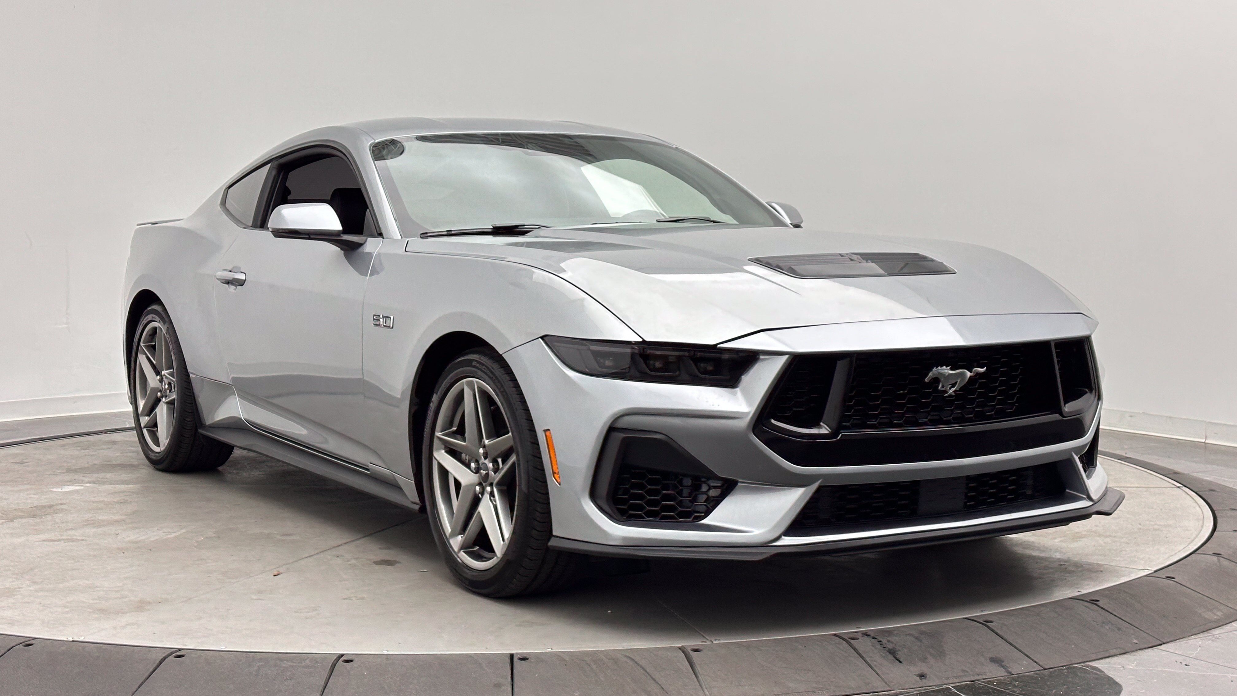 Used 2024 Ford Mustang GT Premium RWD image 3