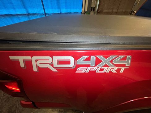 Used 2019 Toyota Tacoma TRD Sport w/ Technology Package AWD/4WD image 18