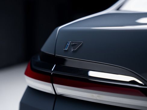 Used 2023 BMW i7 xDrive60 image 31