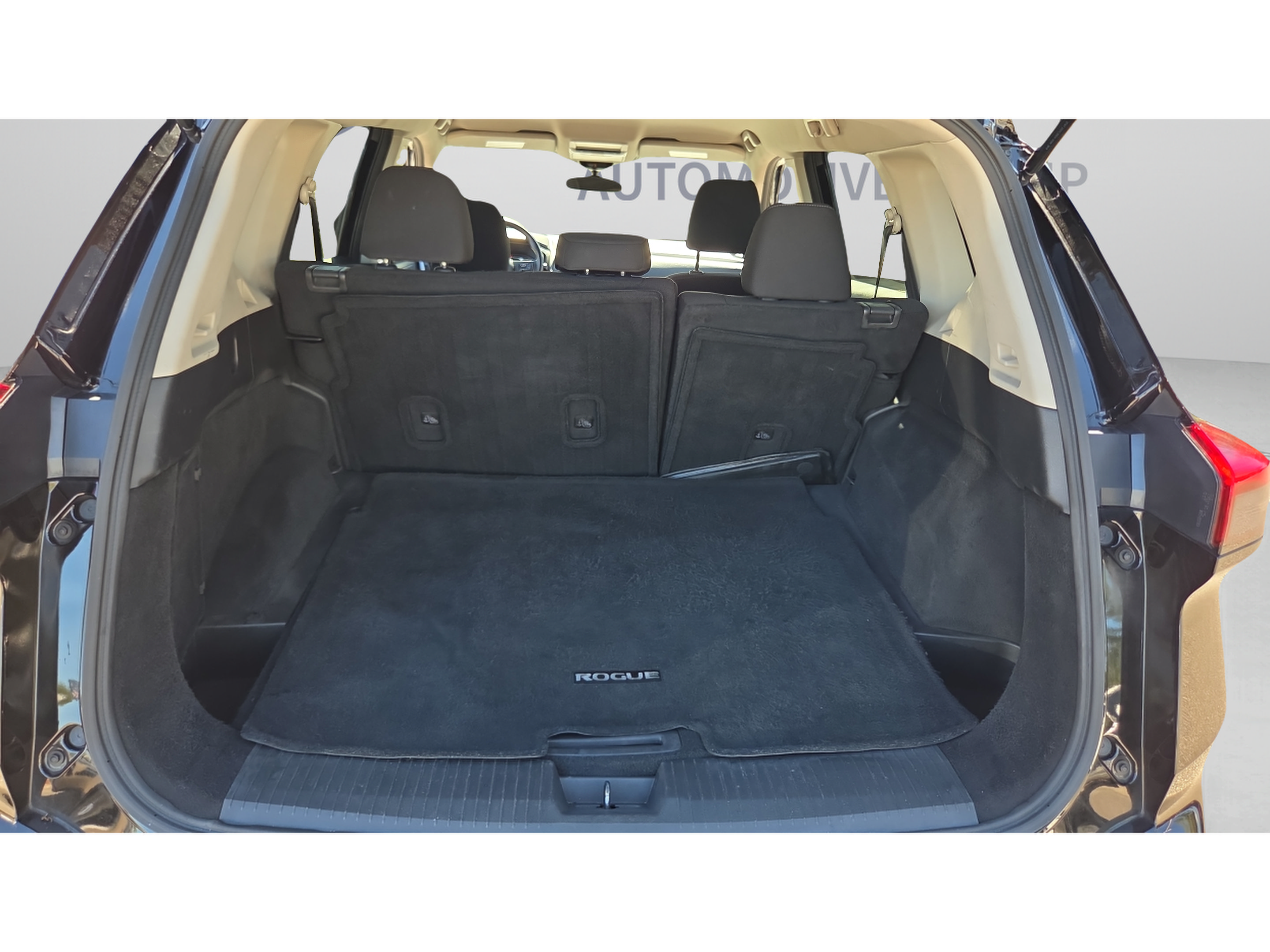 Used 2024 Nissan Rogue S AWD/4WD image 14