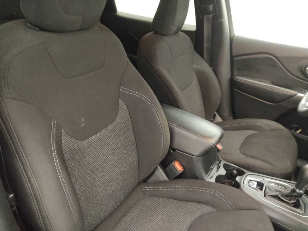 Used 2020 Jeep Cherokee Latitude FWD image 21
