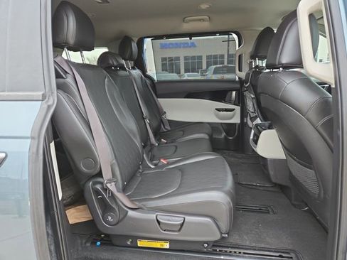 Used 2024 Kia Carnival EX image 36