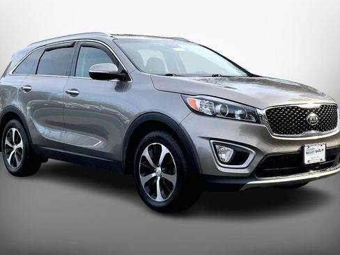 Used 2017 Kia Sorento EX w/ EX Premium Package image 3