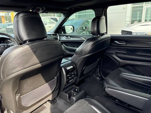 Used 2024 Jeep Grand Cherokee L Altitude AWD/4WD image 17