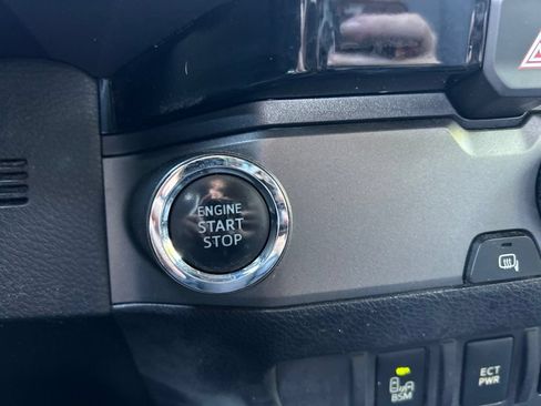 Used 2016 Toyota Tacoma TRD Sport w/ Premium & Technology Package RWD image 28