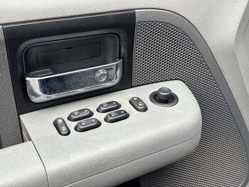 Used 2005 Ford F150 XLT image 13