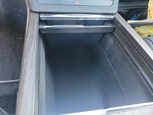 Used 2022 Tesla Model S image 25