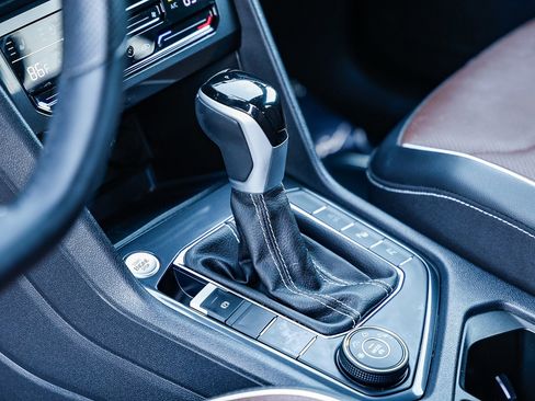 Used 2024 Volkswagen Tiguan SEL R-Line image 20