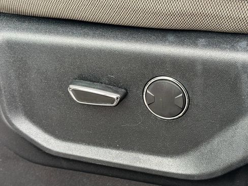 Used 2017 Ford F250 XLT w/ XLT Premium Package image 24