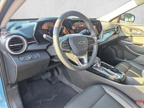 Used 2025 Chevrolet Trax ACTIV w/ Sunroof Package FWD image 9