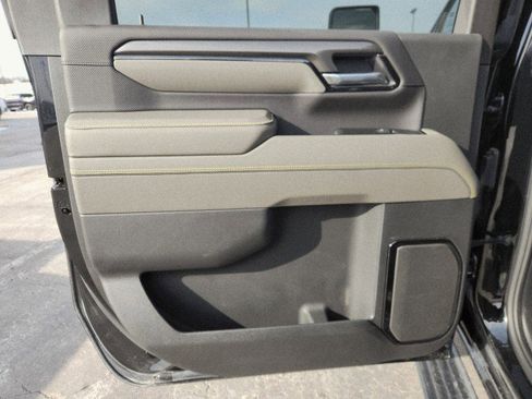 Used 2025 Chevrolet Silverado 2500 ZR2 w/ Technology Package image 25