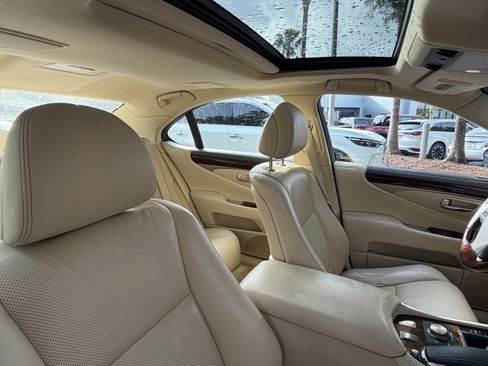 Used 2013 Lexus LS 460 w/ Comfort Pkg RWD image 44