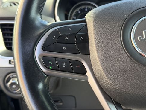 Certified 2019 Jeep Cherokee Latitude Plus FWD image 25