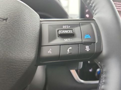 Used 2025 Nissan Rogue Platinum FWD image 26