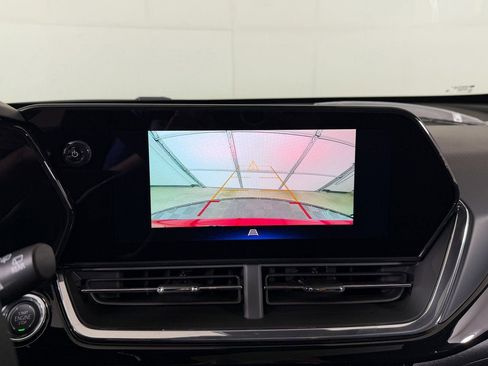 New 2026 Chevrolet Trax RS w/ Sunroof Package image 24