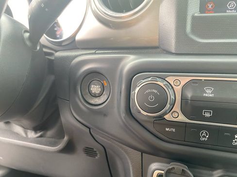 Used 2020 Jeep Wrangler Unlimited Sahara AWD/4WD image 17