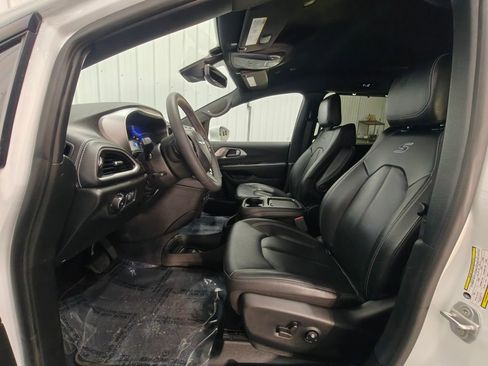 Used 2022 Chrysler Pacifica Touring-L w/ S Appearance Package image 26